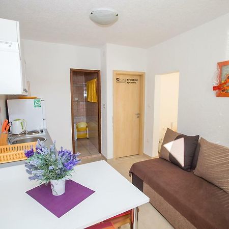Apartmani Cindric Karlobag Eksteriør billede