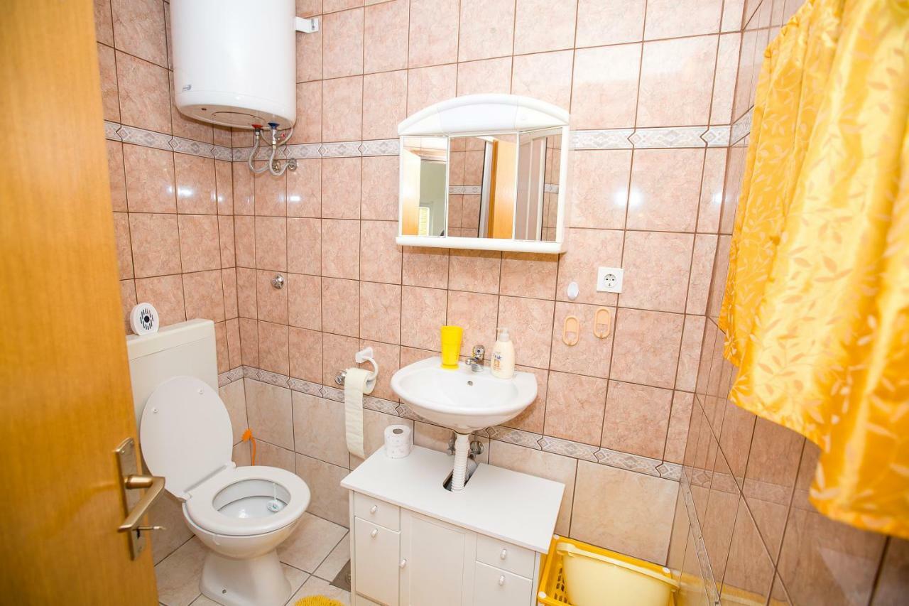Apartmani Cindric Karlobag Eksteriør billede