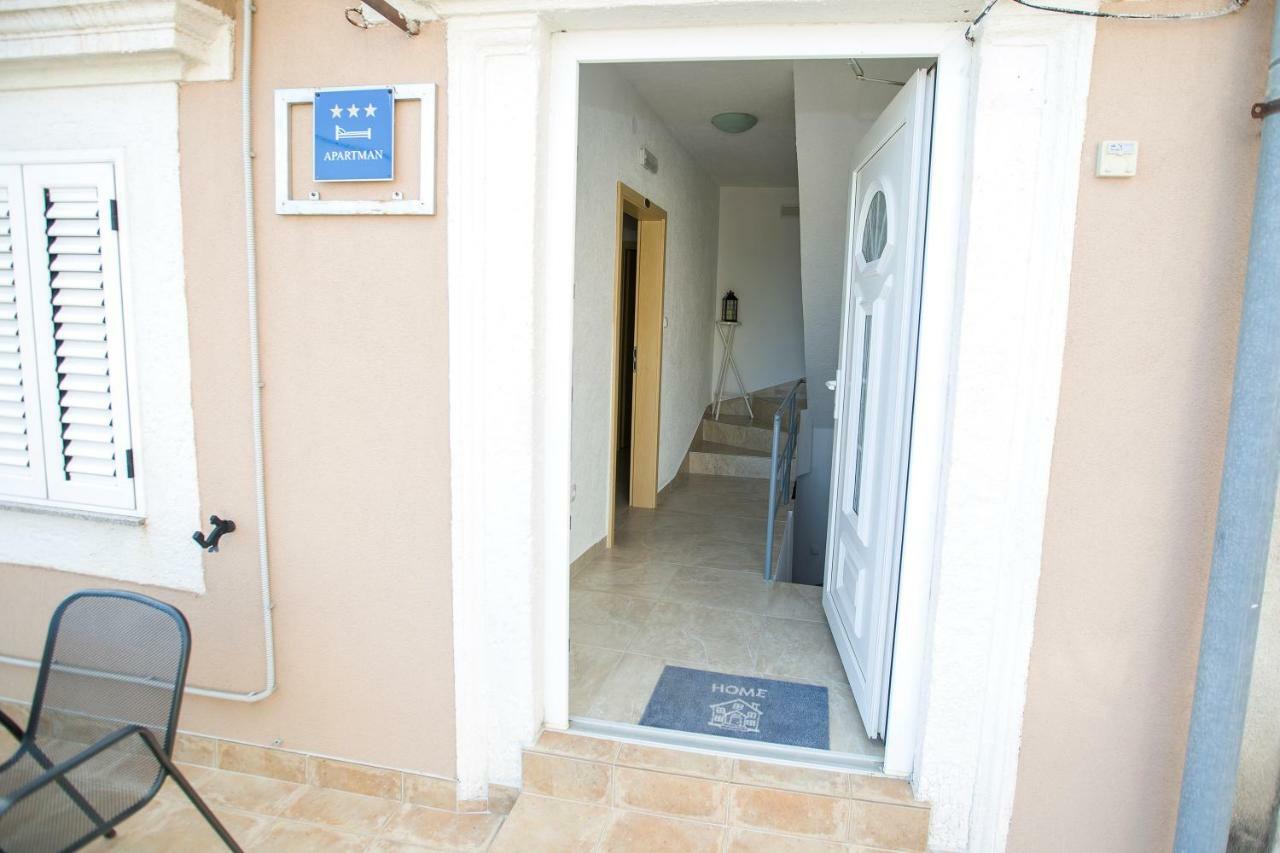 Apartmani Cindric Karlobag Eksteriør billede
